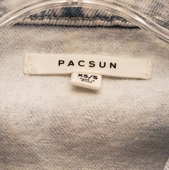 Acid-Wash Cropped Denim Jacket - Picture 8 of 10